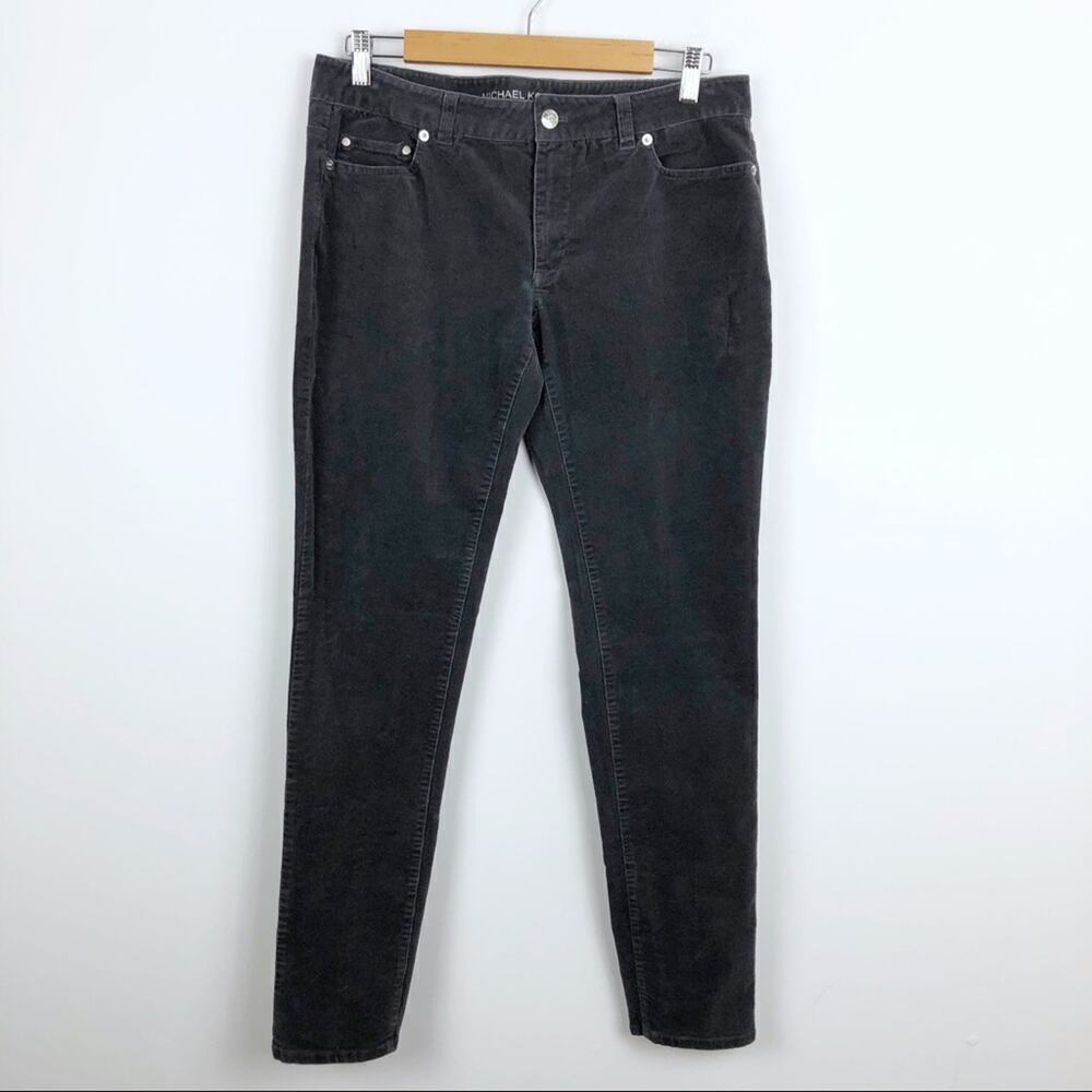 Michael Kors Corduroy Skinny Pants in Gray color with Silver accents. Size 6